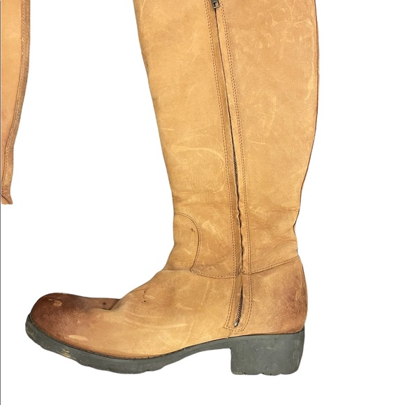 EUC UGG tall boots - Picture 3 of 7